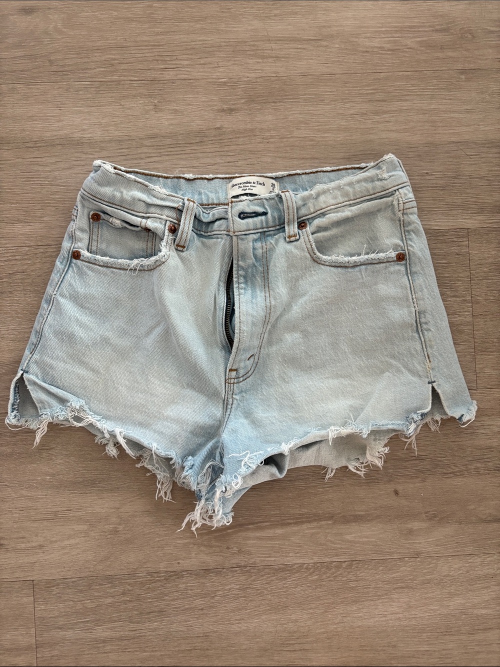 Abercrombie & Fitch The Mom Short Light Wash Denim Cutoff Shorts